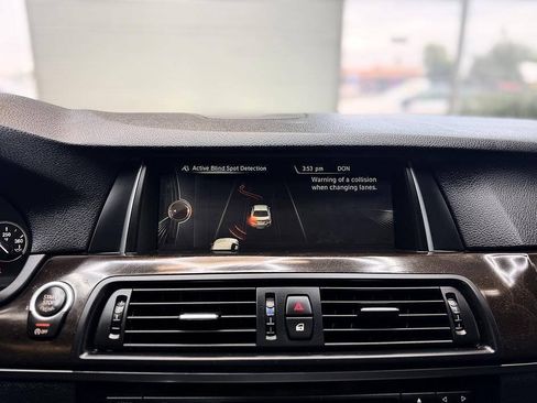 Used 2016 BMW 528i Sedan RWD image 9