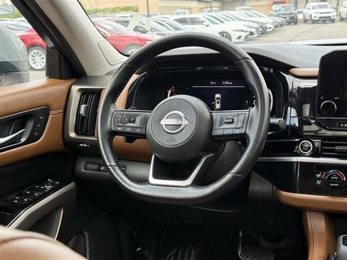 Used 2023 Nissan Pathfinder Platinum AWD/4WD image 36