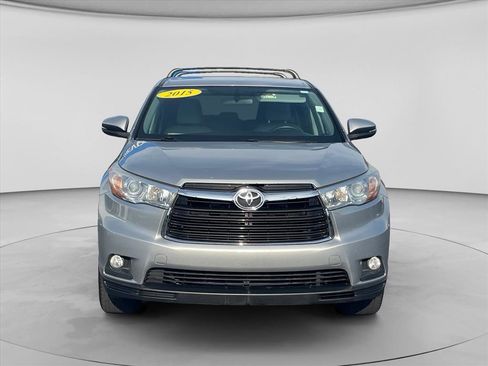 Used 2015 Toyota Highlander Plus FWD image 2