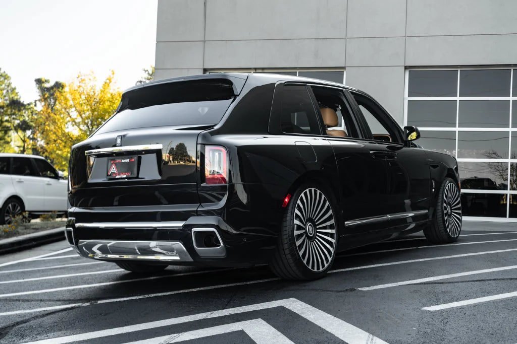 Used 2026 Rolls-Royce Cullinan w/ Cullinan Package AWD/4WD image 19
