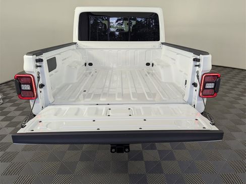 New 2025 Jeep Gladiator Rubicon w/ Safety Group image 31