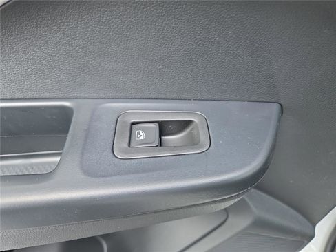 New 2025 Volkswagen Taos SE image 27