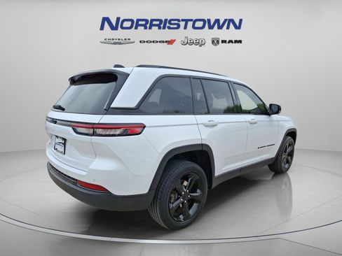 Certified 2023 Jeep Grand Cherokee Altitude AWD/4WD image 6