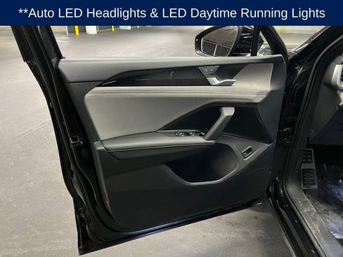 Used 2025 Volkswagen Tiguan SE R-Line image 17