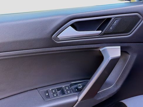 Used 2021 Volkswagen Tiguan SE image 16