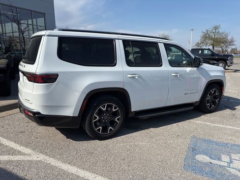 Used 2023 Jeep Wagoneer Series III w/ Preferred Equipment Group image 28