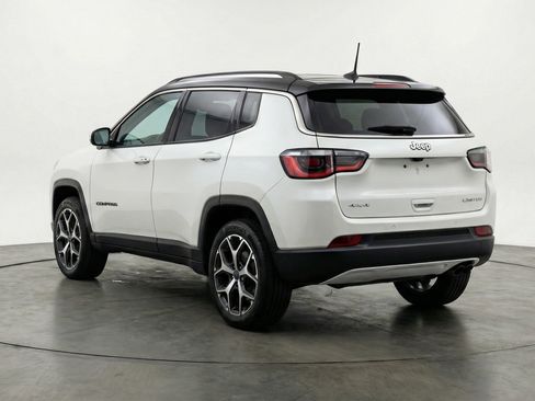 Used 2025 Jeep Compass Limited image 6