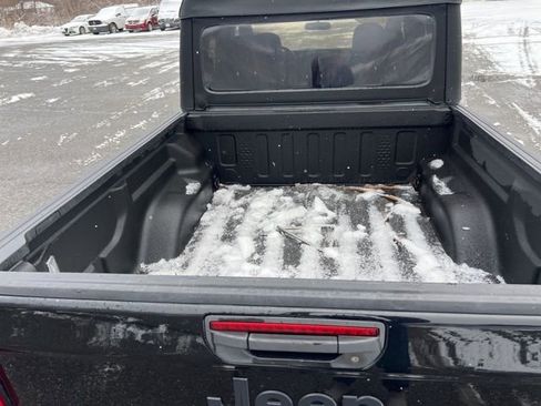 Used 2021 Jeep Gladiator Sport image 11
