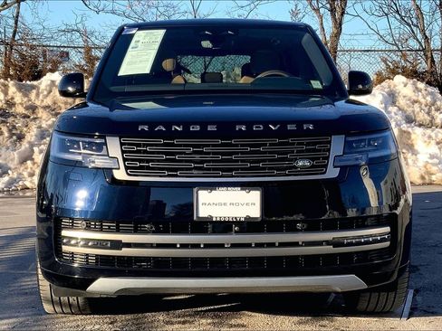 Used 2025 Land Rover Range Rover SE image 3