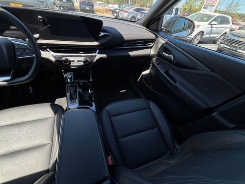 Used 2025 Buick Envista Sport Touring image 35