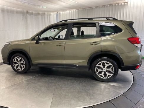 Used 2023 Subaru Forester Premium AWD/4WD image 4
