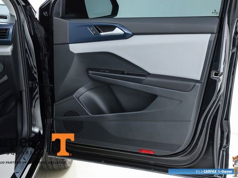 Used 2023 Volkswagen Taos SE w/ Panoramic Sunroof Package image 69