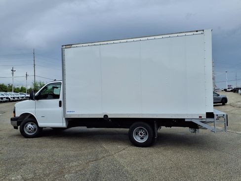 New 2025 GMC Savana 3500 w/ Power Convenience Package image 23