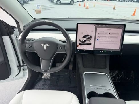 Used 2023 Tesla Model Y Long Range AWD/4WD image 12