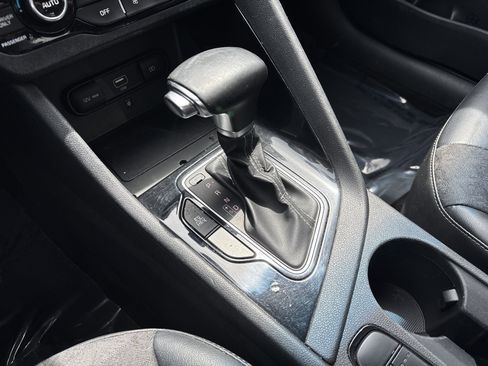 Used 2020 Kia Niro EX FWD image 22