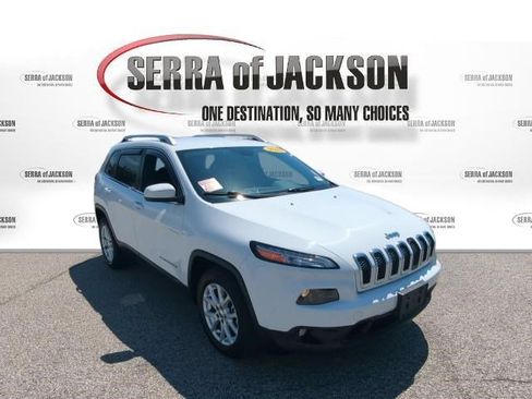 Used 2015 Jeep Cherokee Latitude FWD image 2