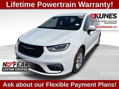 Used 2023 Chrysler Pacifica Touring-L FWD image 9