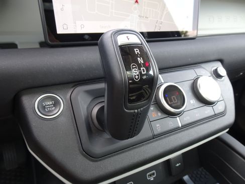 Used 2021 Land Rover Defender 110 S AWD/4WD image 4