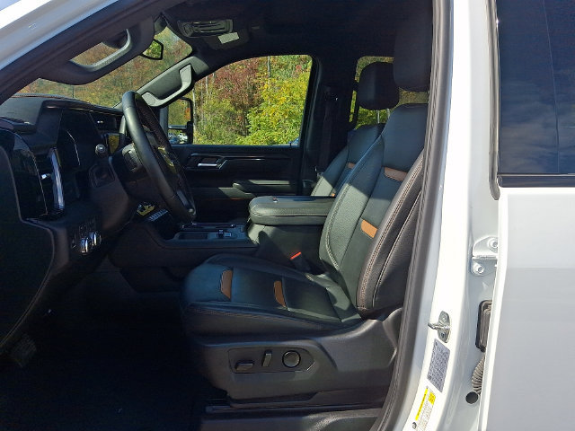 Used 2026 GMC Sierra 2500 AT4 AWD/4WD image 2
