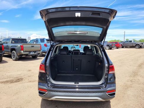 Used 2023 Volkswagen Taos SE w/ Panoramic Sunroof Package AWD/4WD image 27