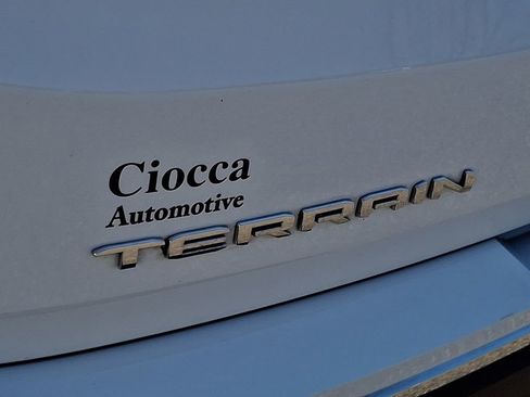 Used 2024 GMC Terrain SLT AWD/4WD image 30