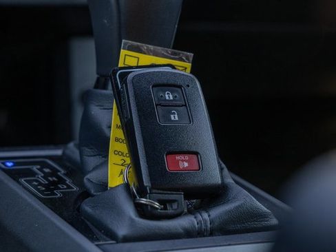 Used 2022 Toyota Tacoma TRD Off-Road image 23