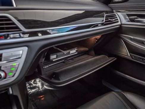 Used 2019 BMW 740i w/ M Sport Package RWD image 37