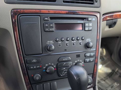 Used 2005 Volvo XC70 image 27