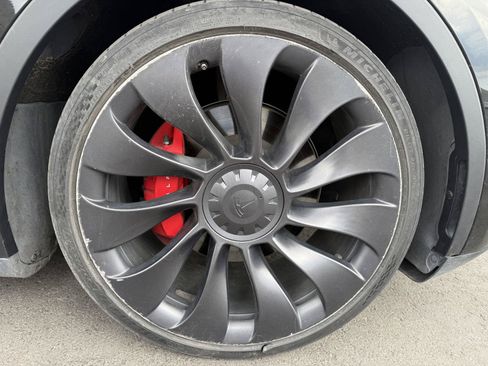 Used 2023 Tesla Model Y Performance AWD/4WD image 10