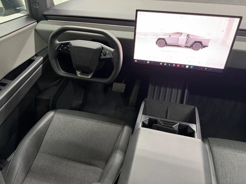 Used 2025 Tesla Cybertruck 2WD Crew Cab image 79