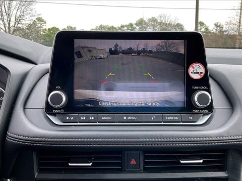 Used 2024 Nissan Rogue SV image 12