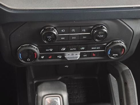 Used 2024 Ford Bronco Outer Banks image 15