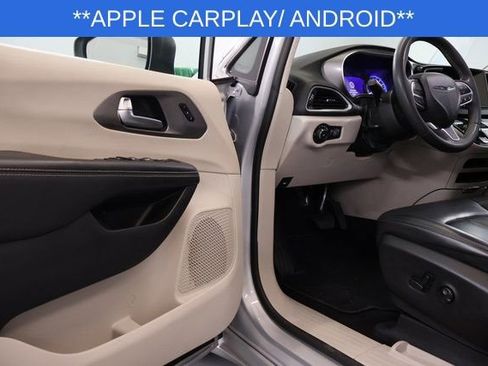 Used 2023 Chrysler Pacifica Touring-L image 9