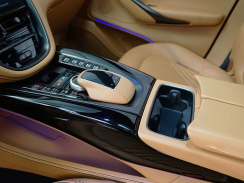 Used 2021 Aston Martin DBX image 19