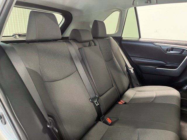 Used 2025 Toyota RAV4 XLE AWD/4WD image 15