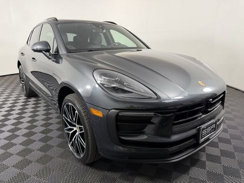 Used 2023 Porsche Macan AWD/4WD image 3
