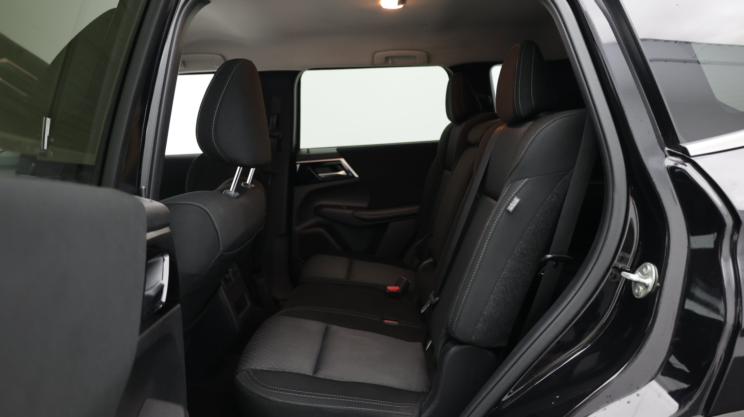 Used 2024 Mitsubishi Outlander ES FWD image 28
