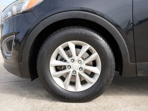 Used 2016 Kia Sorento LX w/ LX Convenience Package image 24