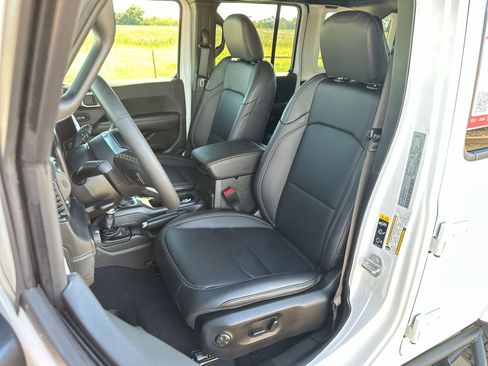 Used 2024 Jeep Wrangler Sahara w/ Technology Group image 11