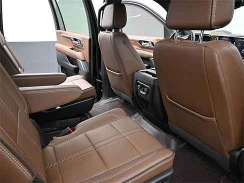 Used 2025 Chevrolet Suburban High Country w/ LPO, Illumination Package image 25