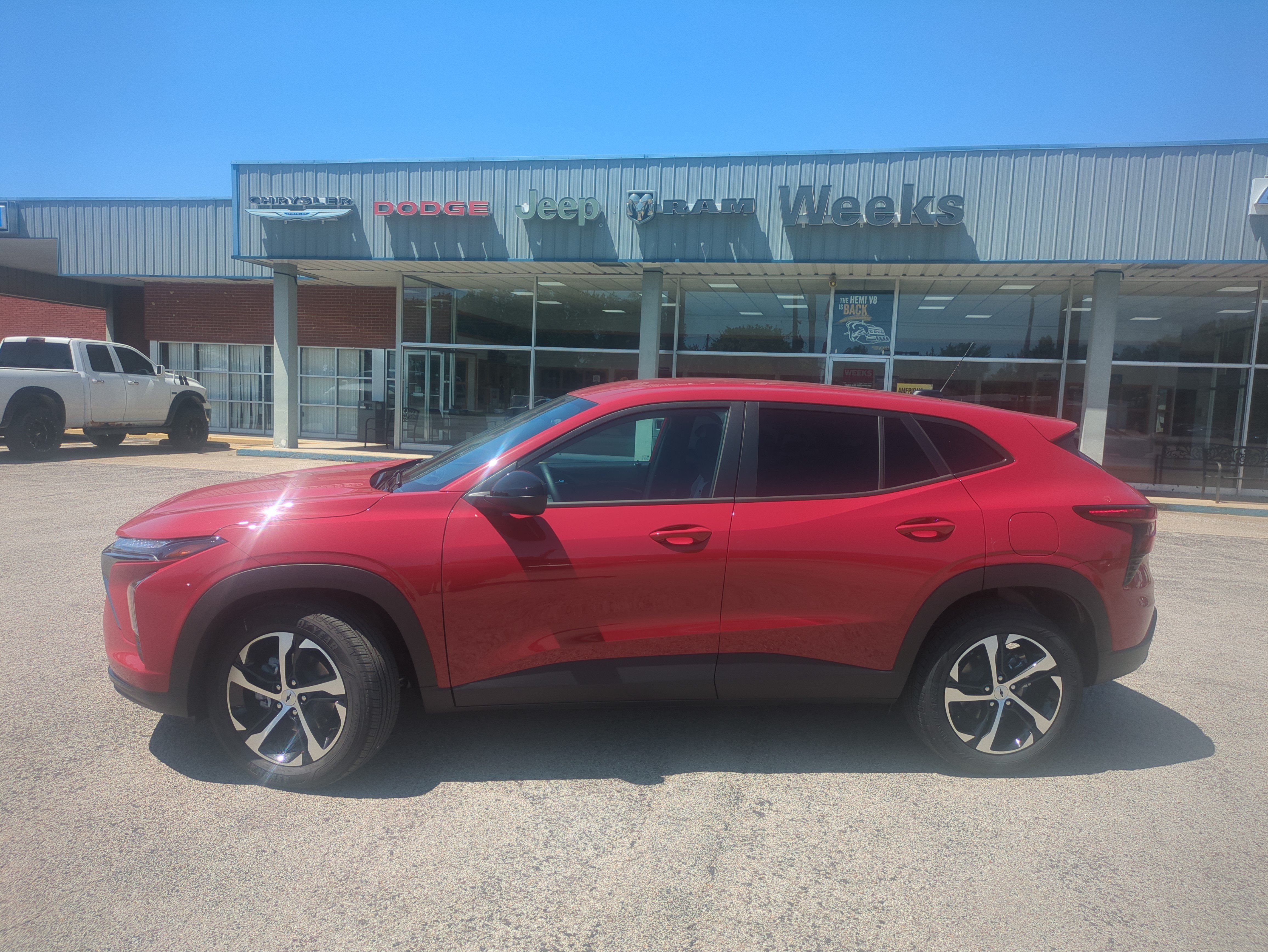 Used 2026 Chevrolet Trax RS FWD image 2