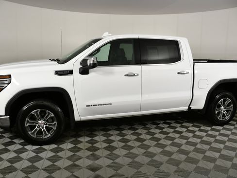 Used 2025 GMC Sierra 1500 SLT image 9