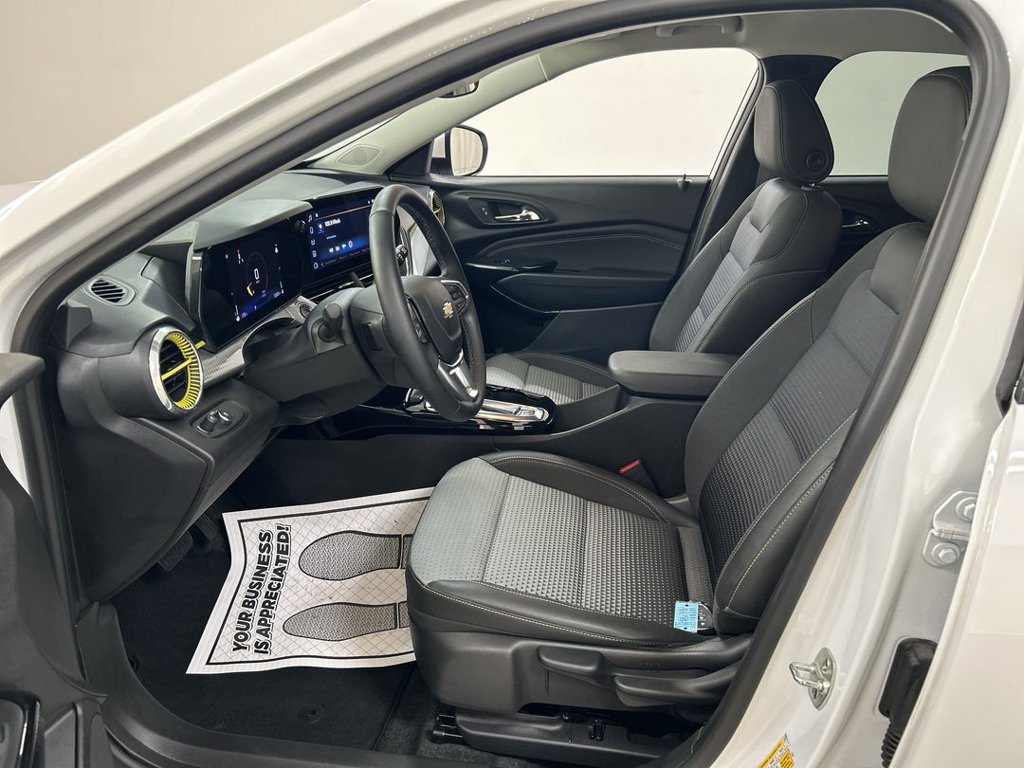 Certified 2024 Chevrolet Trax LT w/ LT Convenience Package FWD image 9