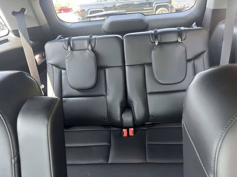 Used 2022 Ford Explorer XLT w/ Equipment Group 202A AWD/4WD image 16