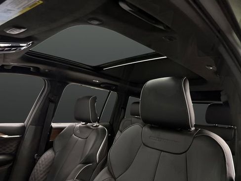 Used 2025 Jeep Grand Cherokee Summit w/ Obsidian Package image 7