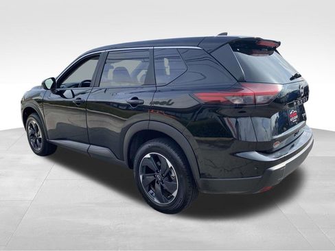 Used 2024 Nissan Rogue SV image 4