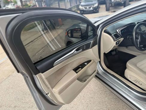 Used 2020 Ford Fusion SE FWD image 9
