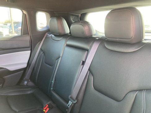 Used 2025 Jeep Compass Limited image 11