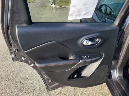 Used 2016 Jeep Cherokee Trailhawk w/ Cold Weather Group image 19