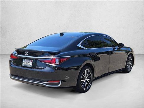 Used 2025 Lexus ES 300h w/ Premium Package FWD image 5